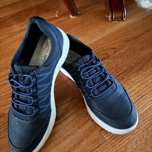 Clarks Women's Navy Blue Sneakers